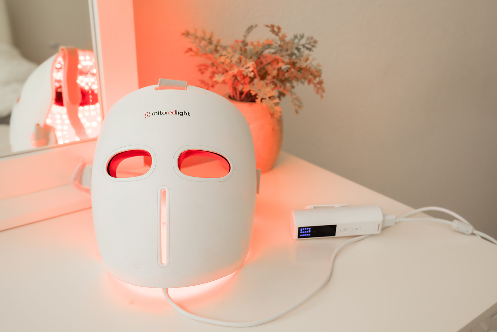 Mito Red Light Introduces MitoGLOW™ – A New Standard in Facial & Neck Light Therapy Design